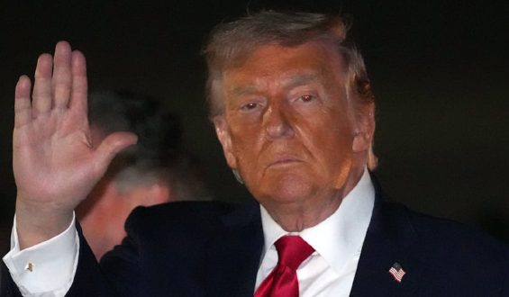 Trump droht Iran nach Angriffen