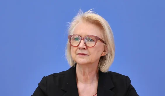 „Leben auf Pump“: Wirtschaftsweise Monika Schnitzer fordert Rücknahme von Steuerrabatten