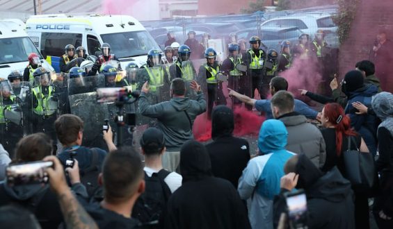 Straßenschlachten in England: Rechtspopulisten und ihre Parolen