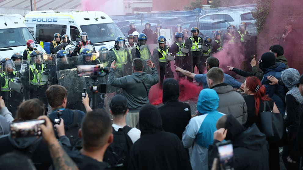 Straßenschlachten in England: Rechtspopulisten und ihre Parolen