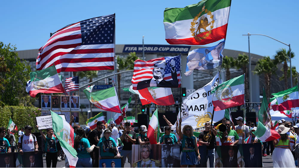 Proteste bei Iran-Spiel: Reaktion des Regimes auf Fanausdrücke