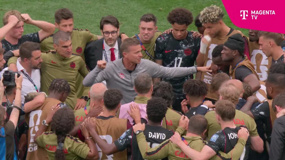 Kanada erreicht das Achtelfinale der WM mit spätem Sieg gegen Südafrika