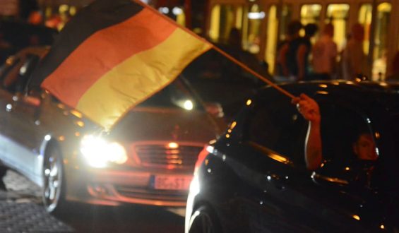 WM-Party eskaliert in Bielefeld: Straßenschlacht und Polizeieinsatz