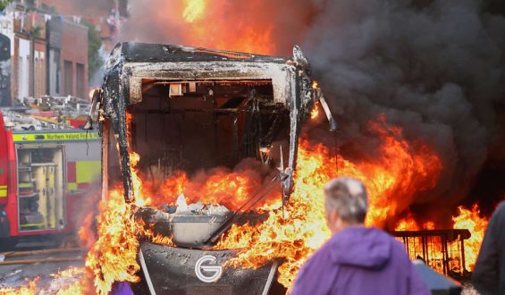 Gewalttätige Zwischenfälle nach Messerangriff in Belfast