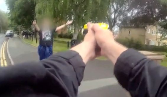 Polizei setzt modernen Taser ein: Festnahme eines bewaffneten Mannes