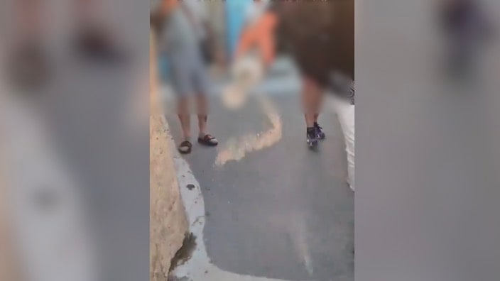 Morbide Aktion auf Santorini: Britische Touristin verstreut Asche