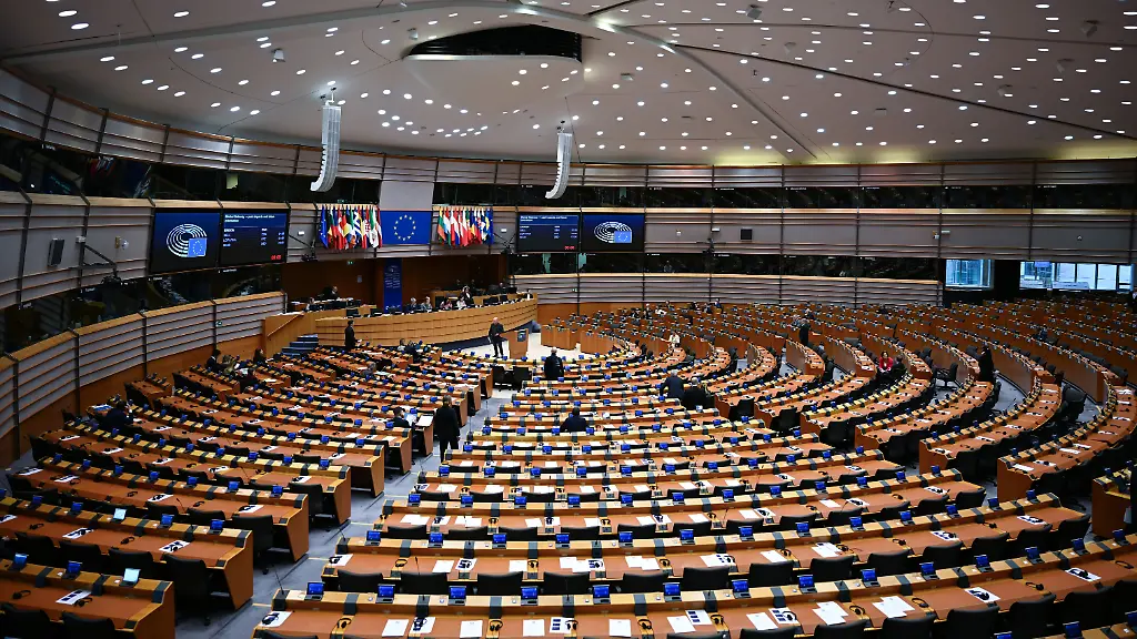 Durchsuchungen wegen Verdacht auf EU-Geldveruntreuung bei Rechtsparteien
