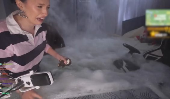 Zimmer säuft live ab: Überraschung hinter Wasser-Chaos im Livestream