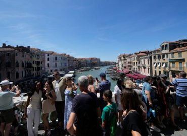 Illegale Gepäckträger in Venedig: Warnung der Polizei