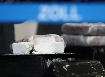 Zollbeamter und Polizist wegen Drogenhandel im Darknet beschuldigt