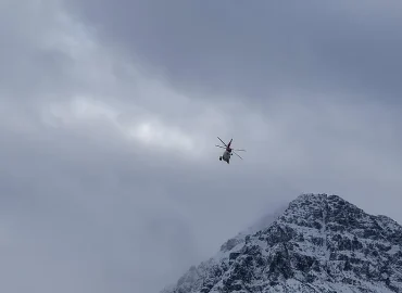 Bergsteiger überlebt 150-Meter-Absturz und eisige Nacht