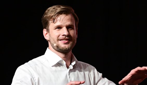 SPD-Landeschef kritisiert Kanzler Merz scharf beim Parteitag