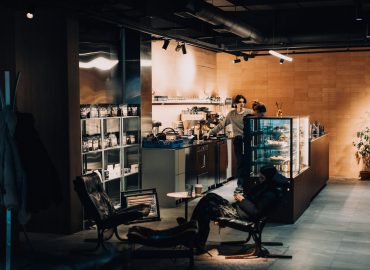 Der Flagship-Store des Asow-Korps in Kiew: Marketing im Krieg