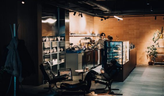 Der Flagship-Store des Asow-Korps in Kiew: Marketing im Krieg