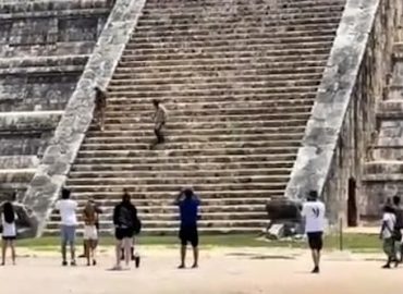 Touristen ignorieren Verbote und klettern auf die Kukulkán-Pyramide