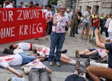 Störung durch Wehrpflicht-Gegner bei Veteranen-Ehrung