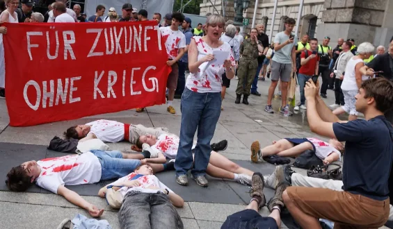 Störung durch Wehrpflicht-Gegner bei Veteranen-Ehrung