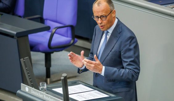 Kanzler Merz wirbt für Reformkurs unter scharfer Kritik