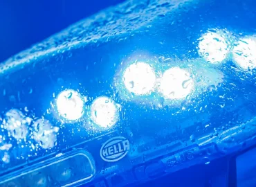 Taxifahrer rammt Lieferdienstfahrer nach Streit