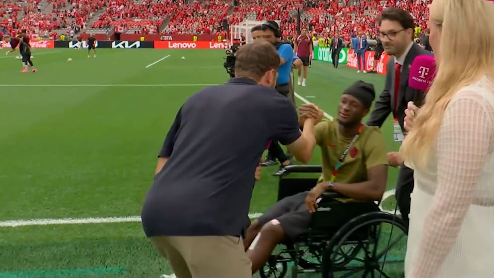 Thomas Müllers herzlicher Moment mit Ismaël Koné