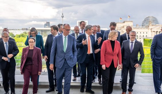 Schwarz-rote Koalition diskutiert Reformpläne mit Sozialpartnern