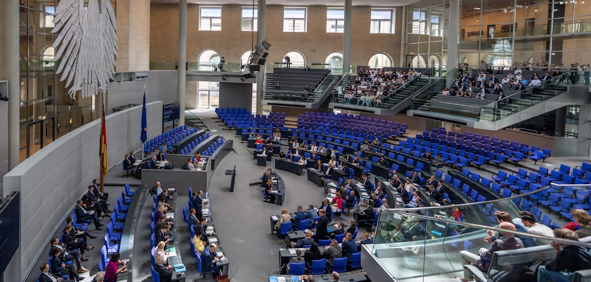 Opposition kritisiert Verzögerungen bei Regierungsanfragen