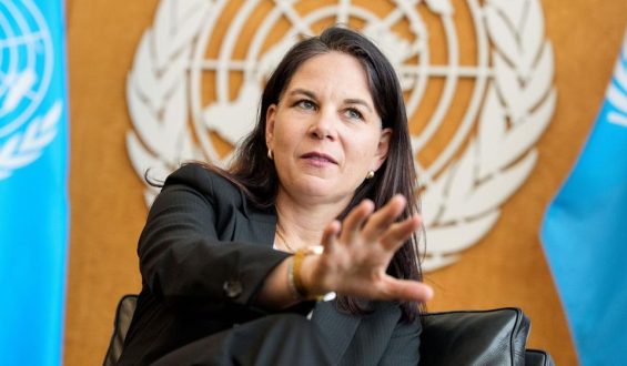 Baerbock warnt vor UN-Finanzkürzungen in Afrika