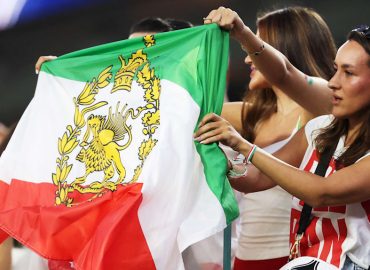 Politische Spannungen bei der WM: Hymnen-Skandal und Flaggenproteste