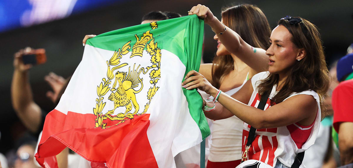 Politische Spannungen bei der WM: Hymnen-Skandal und Flaggenproteste