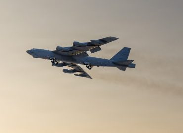 B-52 Absturz auf Edwards Air Force Base – Unklare Details und Sofortmaßnahmen
