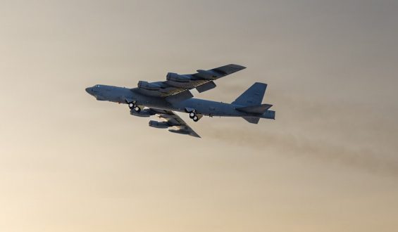 B-52 Absturz auf Edwards Air Force Base – Unklare Details und Sofortmaßnahmen