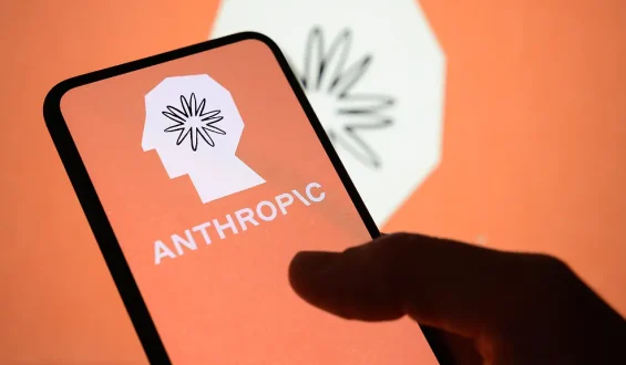 Anthropic fordert weltweite Pause bei KI-Entwicklung