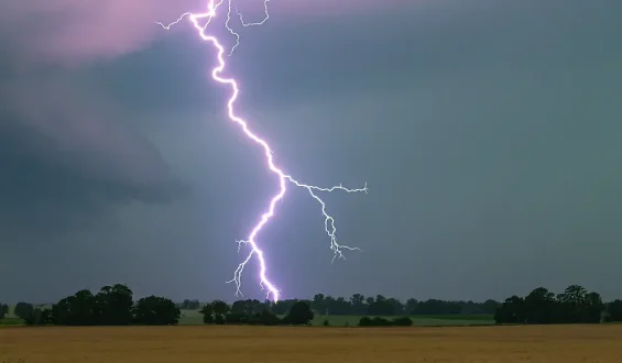 Unwetter in Polen und Tschechien: Ausnahmezustand durch Stürme und Blitzschlag