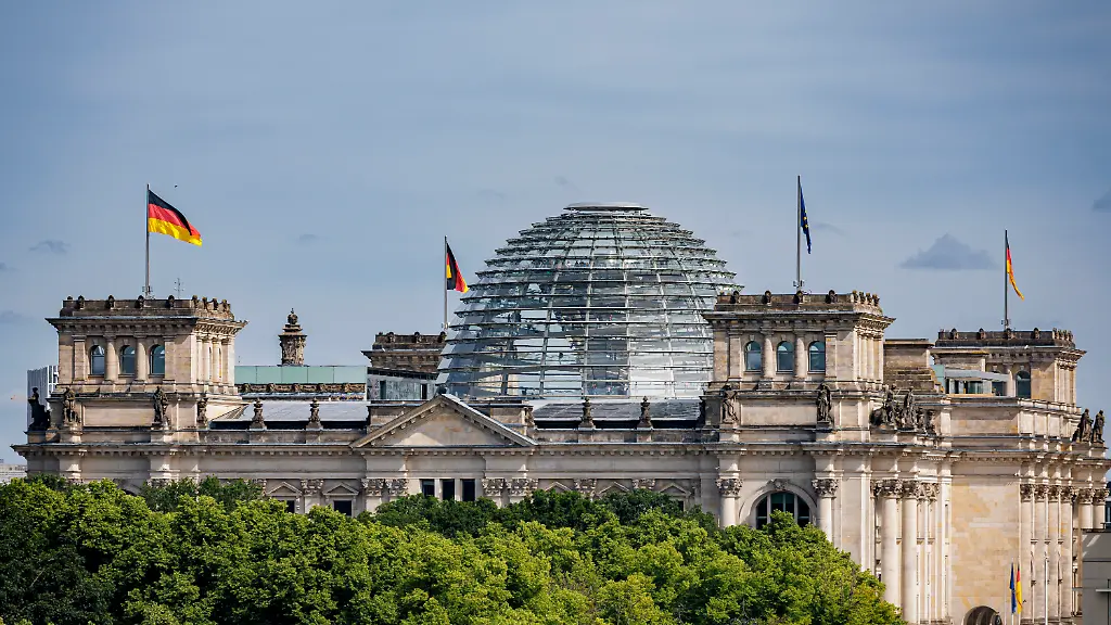 Debatte um Altersbezüge von Bundestagsabgeordneten