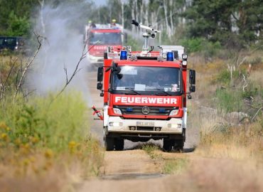 Feuerwehren kämpfen gegen Waldbrände in Deutschland