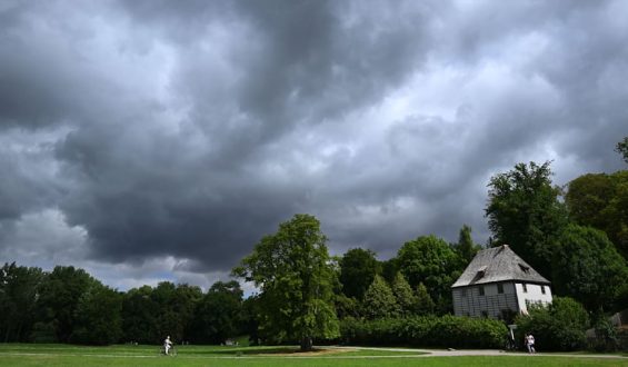 Meteorologischer Sommerstart mit wechselhaftem Wetter
