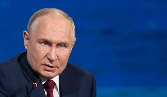 Ukraine greift erneut St. Petersburg mit Drohnen an während des Wirtschaftsforums
