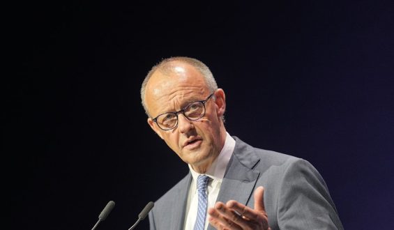 Kanzler-Bashing und seine Auswirkungen auf die Demokratie