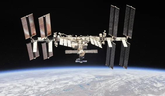 Astronauten verlassen ISS wegen Lecks