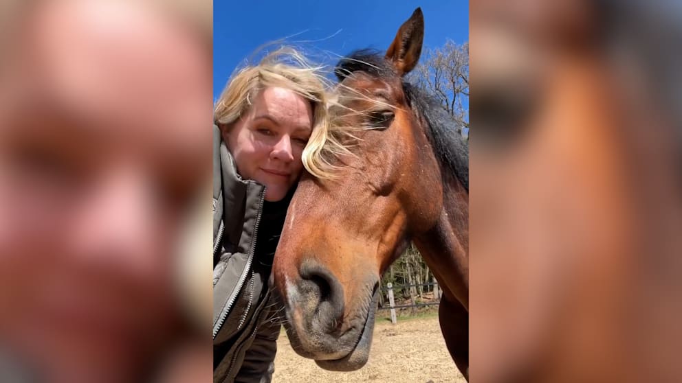 Judith Rakers verabschiedet sich von Pferd Carlson