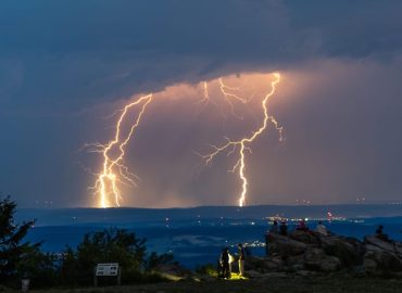 Heftiges Unwetter: Blitzeinschlag auf Campingplatz in Rastatt