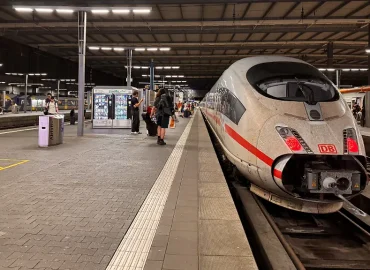 Störung im digitalen Bahnfunk: Bahnverkehr langsam stabilisiert
