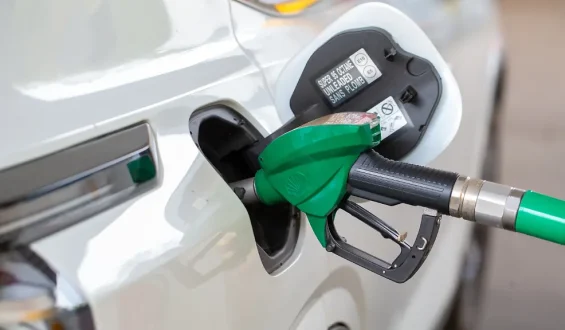 Analyse zeigt unvollständige Weitergabe des Tankrabatts bei Diesel