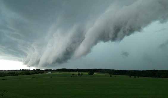 Sturmböen und Gewitter ziehen über das Land