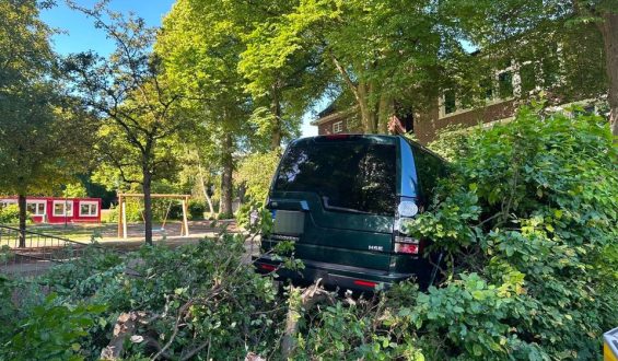 Mehrere Kinder bei Verkehrsunfall vor Schule in Hamburg verletzt