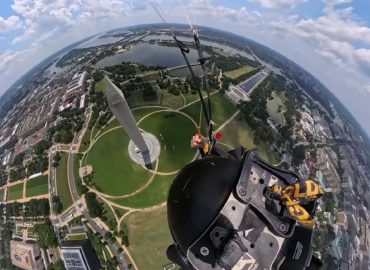 Beeindruckender Sprung der US-Armee am Washington Monument