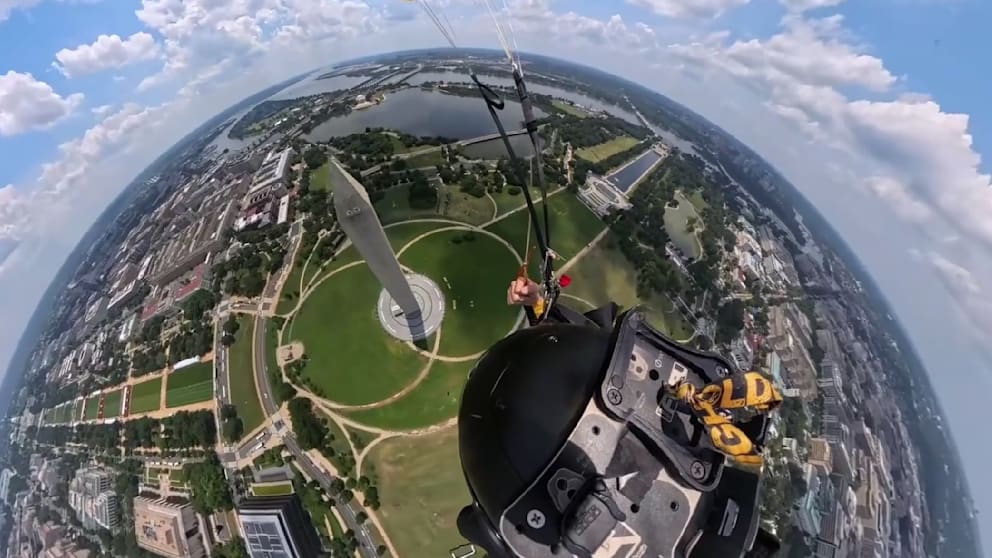 Beeindruckender Sprung der US-Armee am Washington Monument