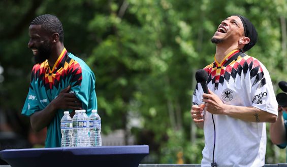 Besuch der DFB-Stars an einer Schule in Chicago