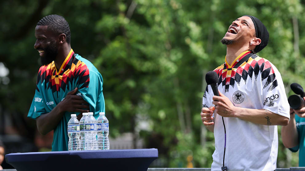 Besuch der DFB-Stars an einer Schule in Chicago