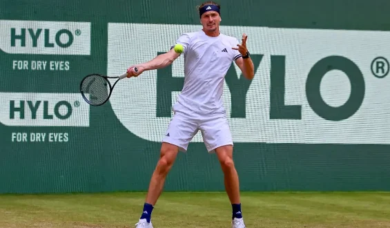 Zverev kämpft sich ins Halbfinale von Halle